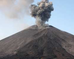 You can smell sulfur in the air due to the presence of an active volcano. Some tourists also click pictures of yellow and green sulfur gas coming out 